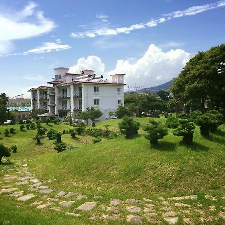 סאוגוויפו Jeju Land Pension מראה חיצוני תמונה