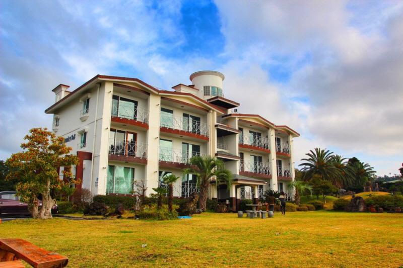 סאוגוויפו Jeju Land Pension מראה חיצוני תמונה